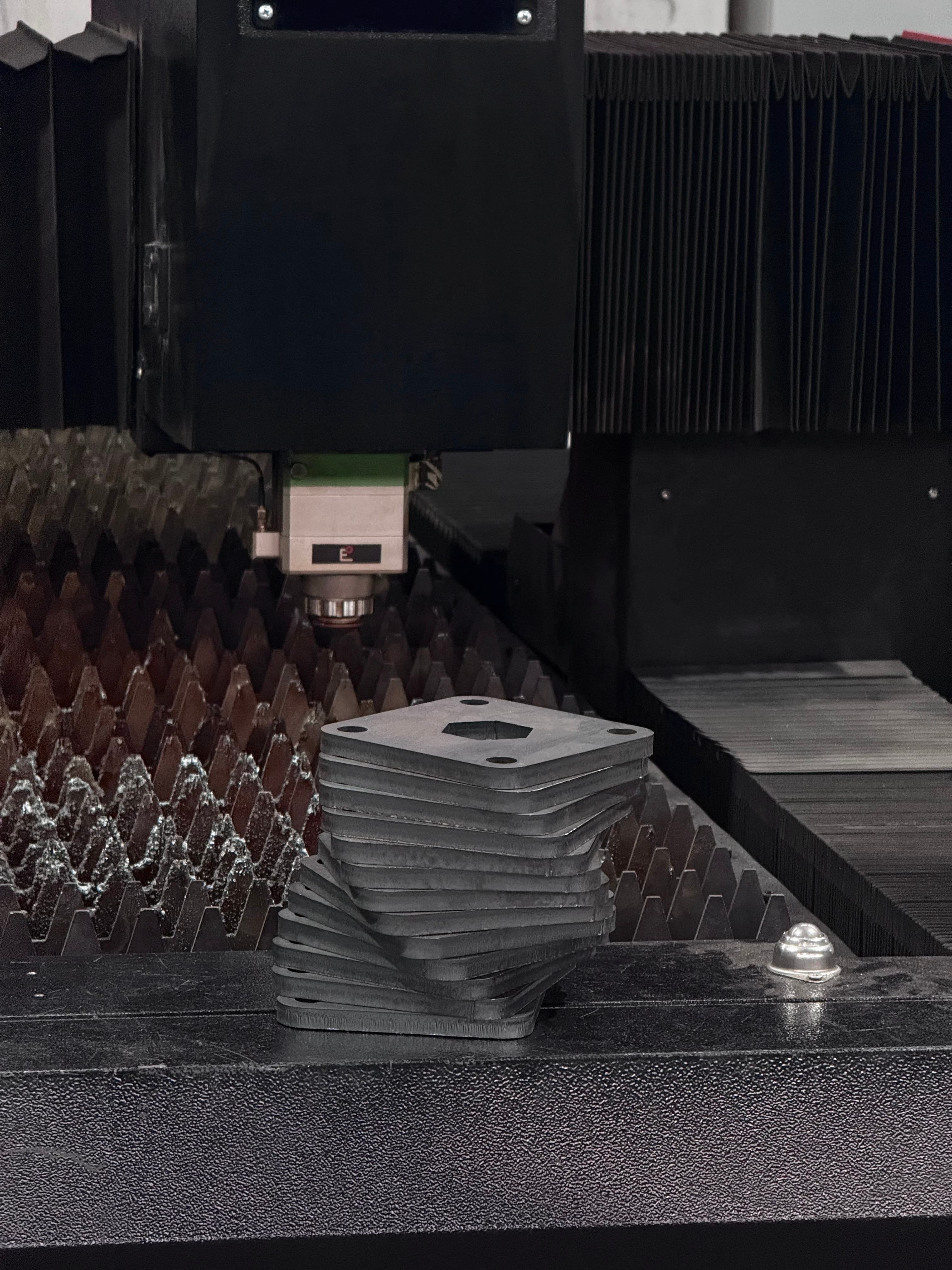 CNC-Laserzentrum bei LaserCut 05