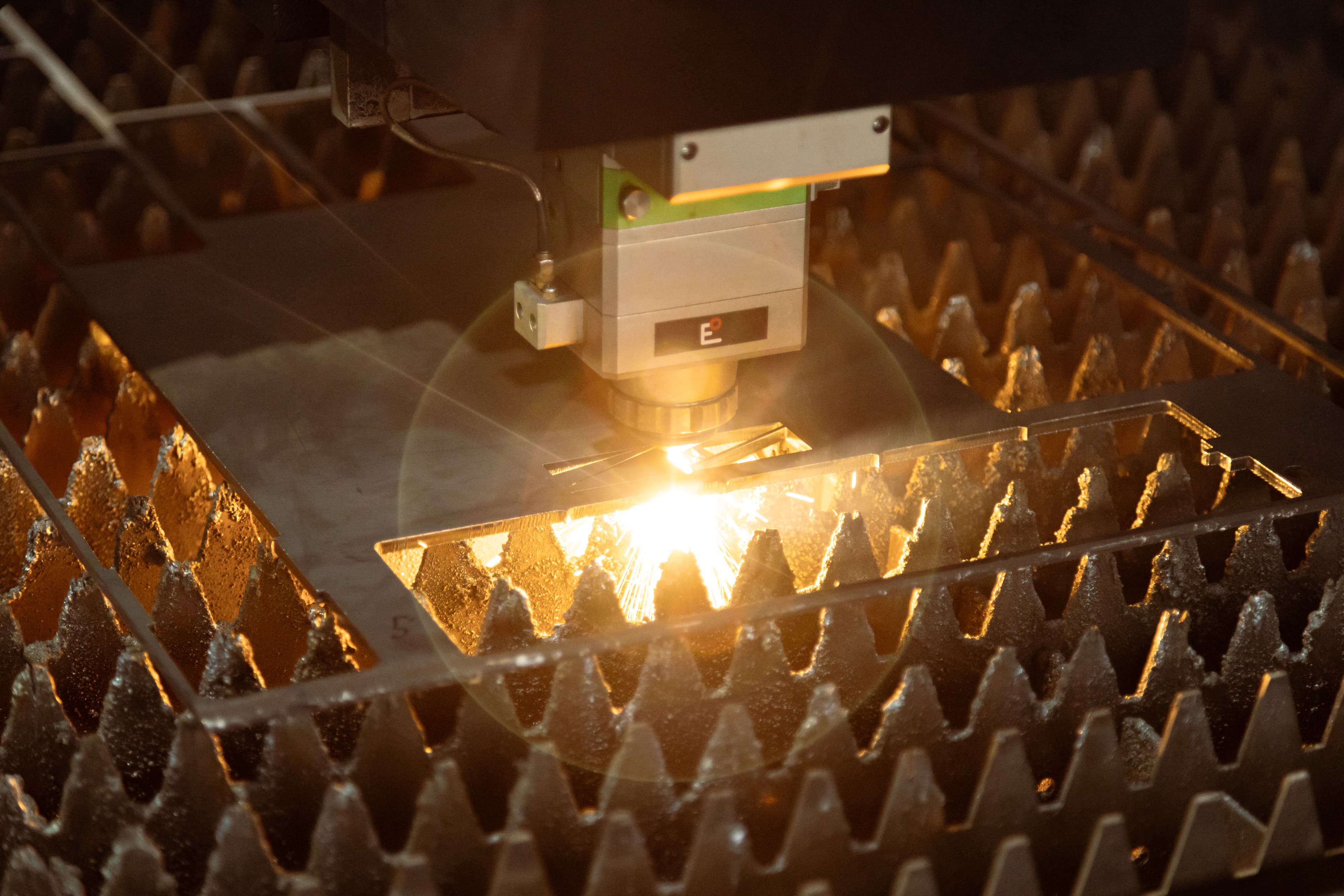 CNC-Laserzentrum bei LaserCut 01
